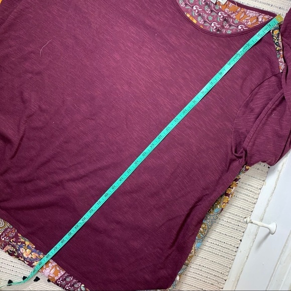 Chenault Maroon Knit Floral Back Detail Top - Picture 5 of 7